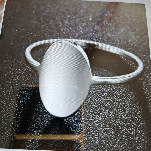 Elegant Silver Ring - Picture 3 of 3